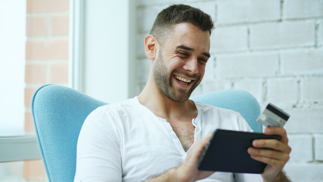 Prepaid Kreditkarte mit Hochpraegung zum Bezahlen